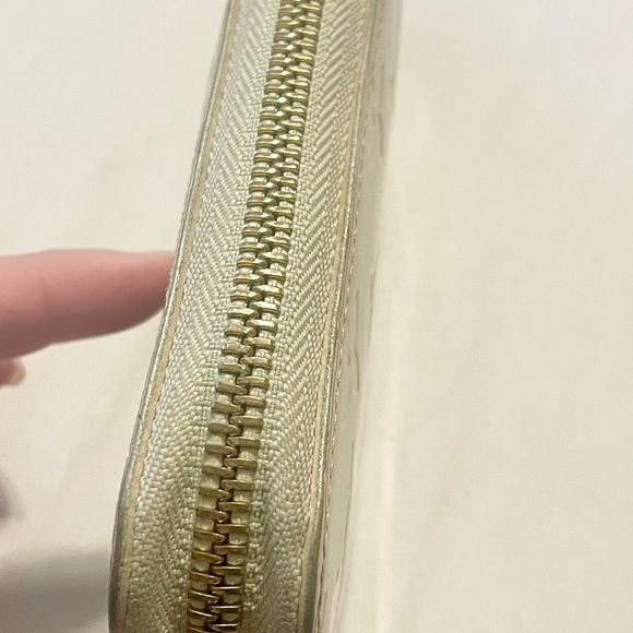 Louis Vuitton Monogram Vernis Wallet - Picture 4 of 6